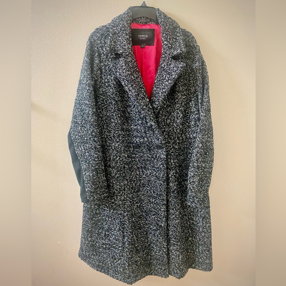 Torrid Winter Coat.  Black & White Boucle Fabric with Hot Pink Satin Lining.